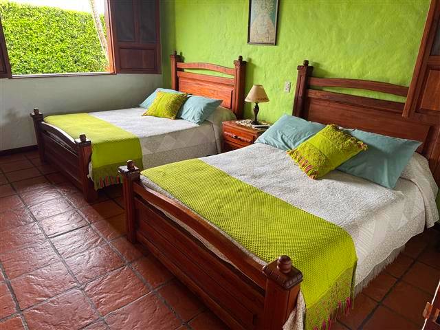 habitacion con dos camas